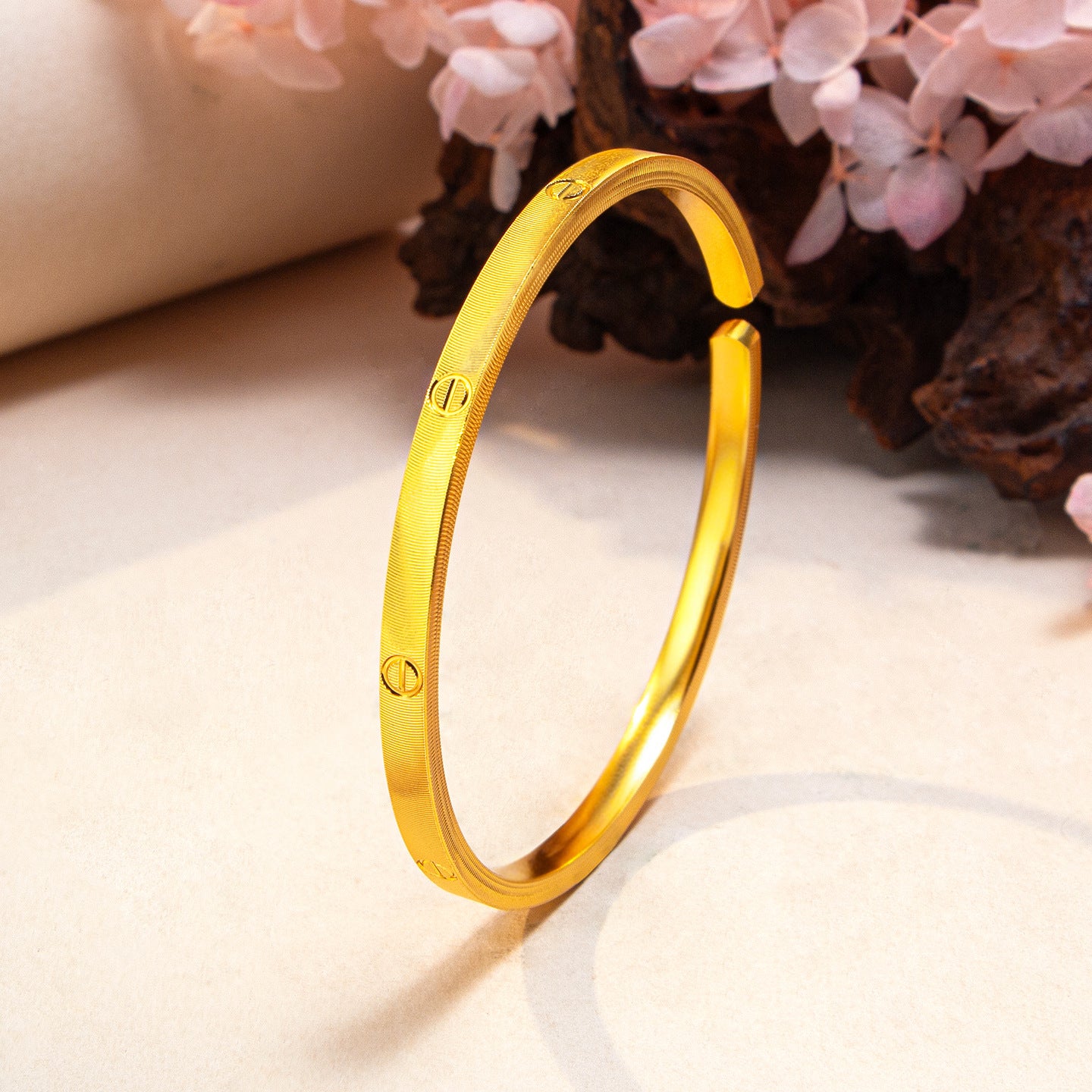 Women's Style Vietnam Placer Gold Cat Eye Pattern Design Exquisite Opening Bracelet