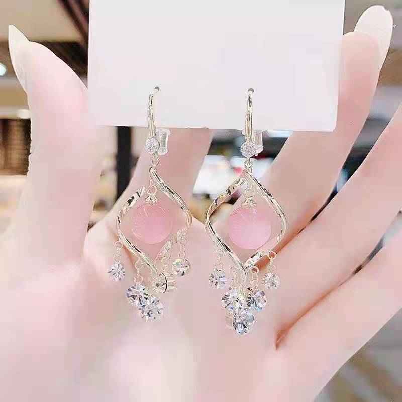 Women's Fashionable Elegant Cat Eye Rhombus Slimming Earrings