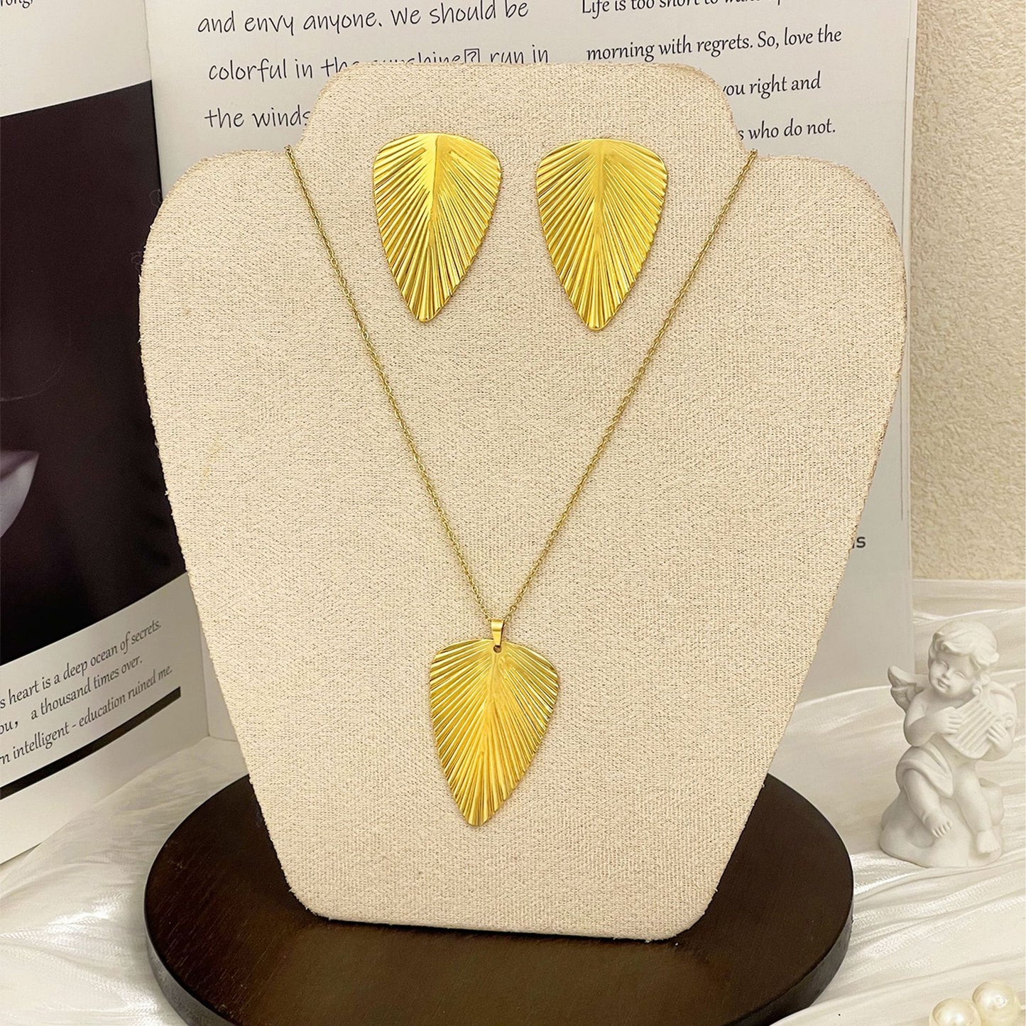 Vacuum Plated Gold Texture Stainless Steel Light Luxury Minority Jewelry Set
