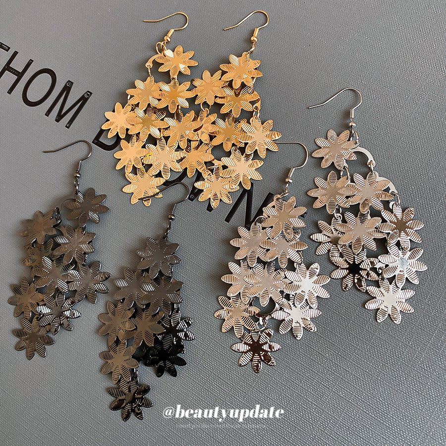 Women's Metal Flower Tassel For Exaggerated Design Ear Hook Light Earrings