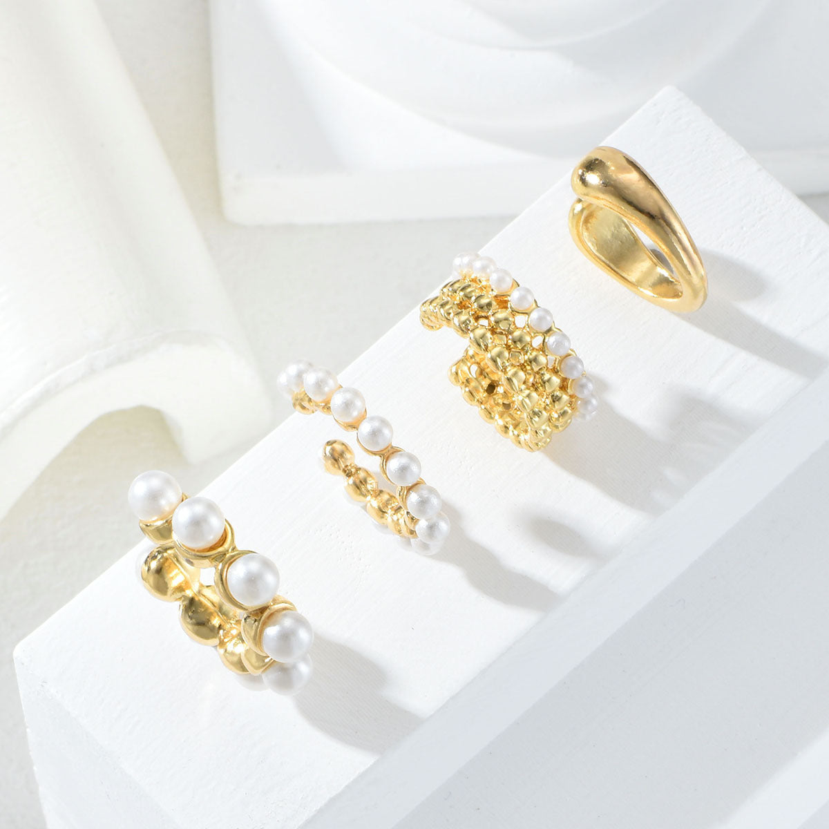 Women's Simple Bone Advanced Water Drop Pearl Niche Ear Clip