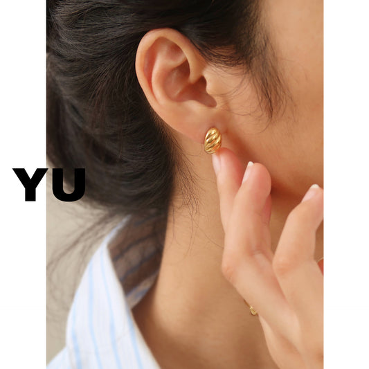 Croissant Simple And Compact Before Sleep Earrings