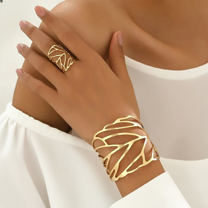 Fashion Metallic Hollow Leaves Armband Retro With Opening Rings
