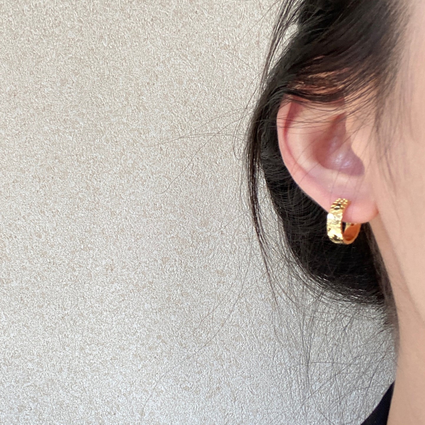Women's Retro Scales Mush Ice Clip Niche Hammered Exquisite Ear Buckle