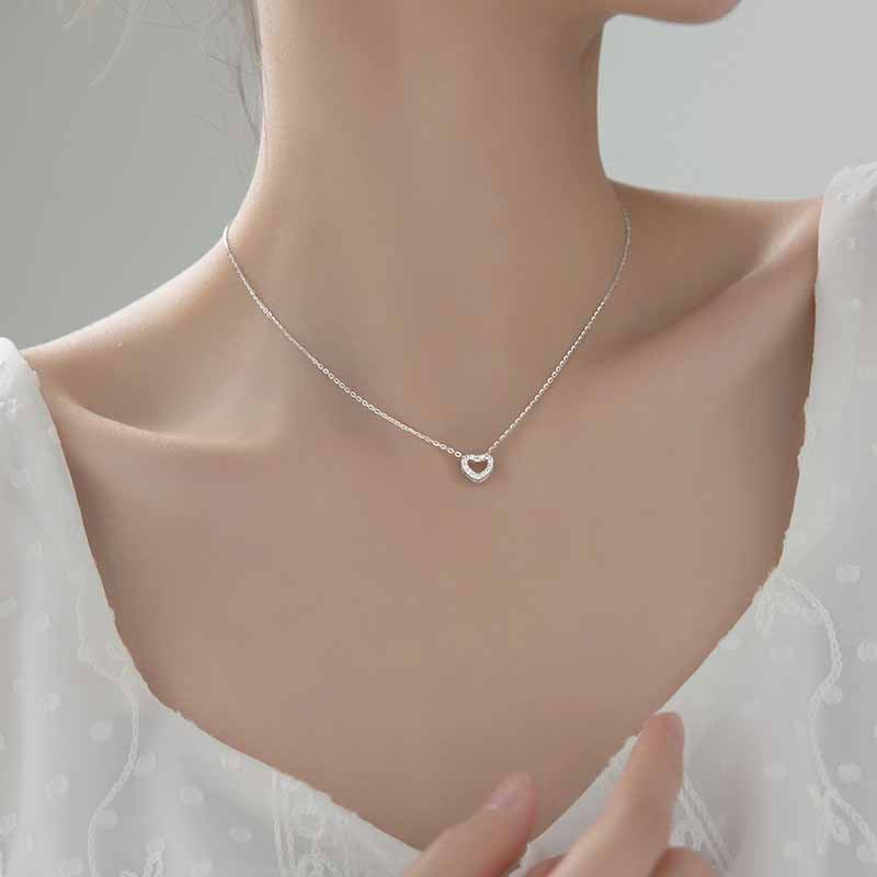 Women's Korean Fresh Hollowed Heart Shape Sweet Necklace
