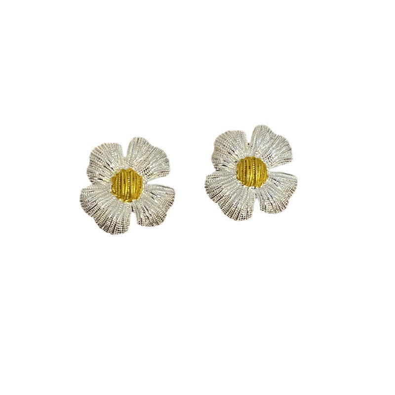 Luxury Fashion Little Daisy Female Temperament Earrings