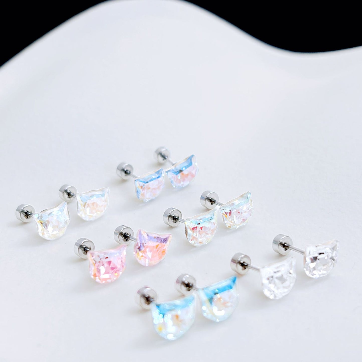 Cool Temperament Super Shiny Crystal Cat Head Titanium Steel Screw Stud Earrings