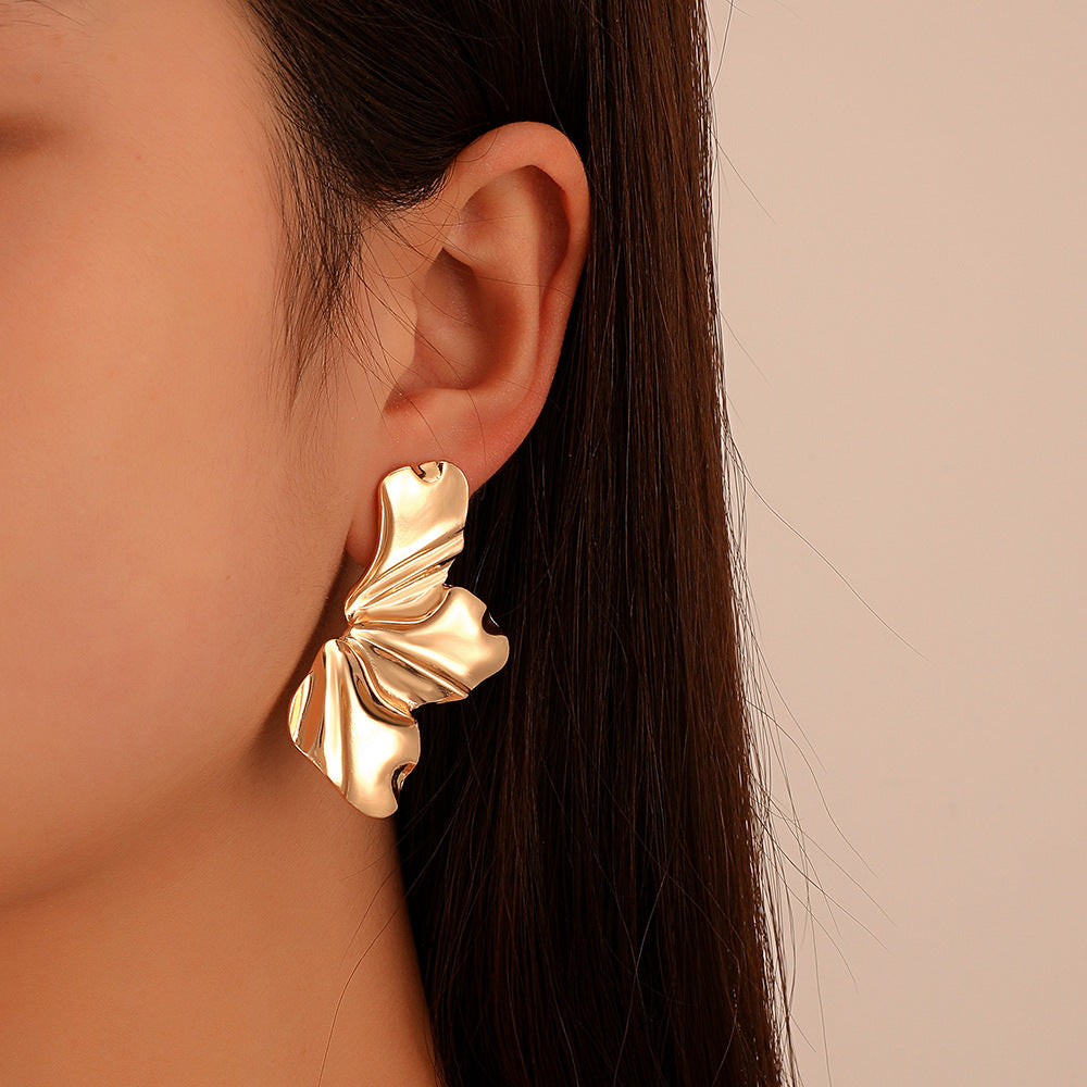 Women's Exaggerated Golden Flower Simple Elegant Matte Irregular Earrings