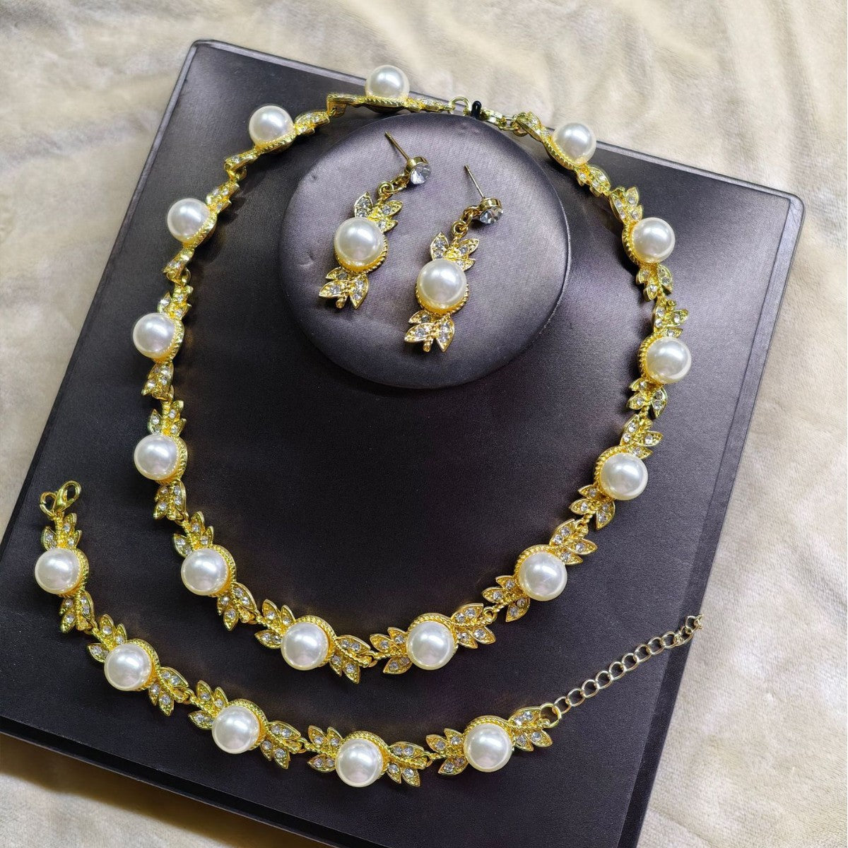 Luxury Minority Vintage Fashion Pearl Clavicle Necklaces