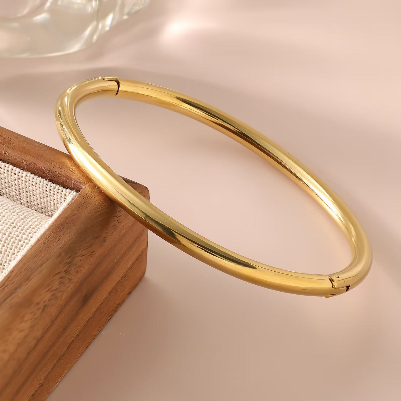 Fashion Style Glossy Simple Titanium Steel Buckle Female Everyday Joker Bracelet