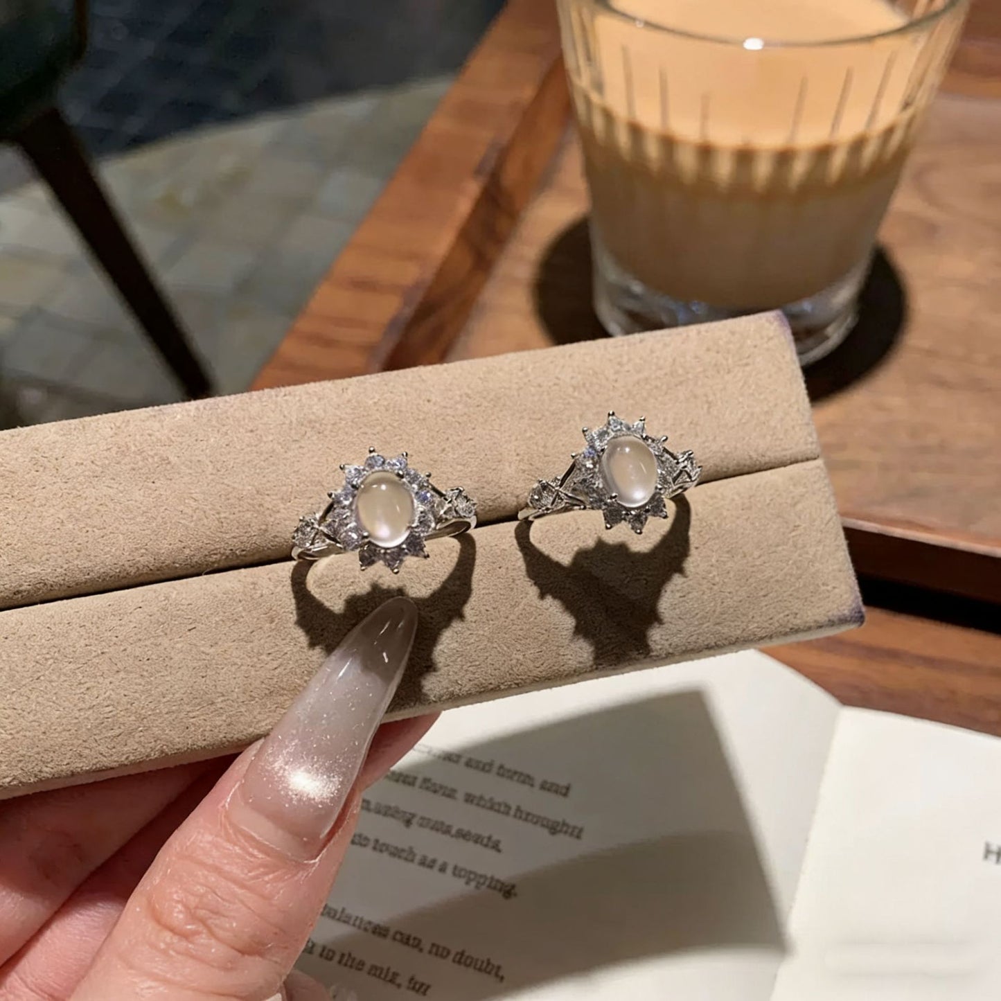 Women's Imitation White Chalcedony Light Luxury Big Ring