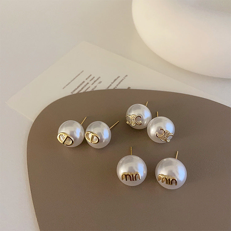 Women's French Retro Metal Pearl For Niche Personality Simple Graceful Earrings