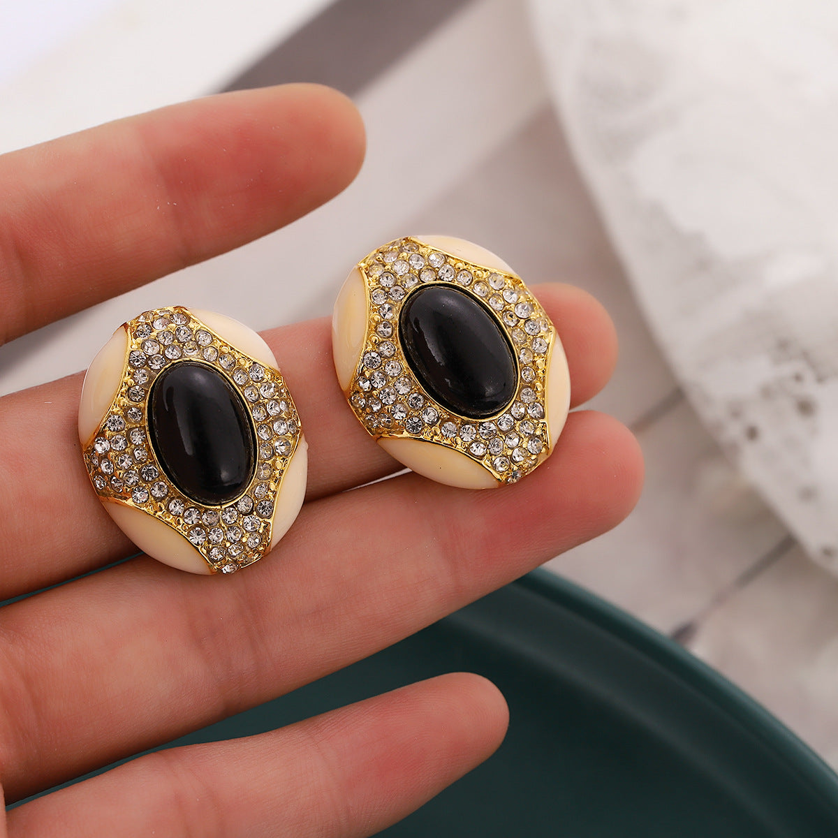 Oval Middle Ancient Dripping Oil Rhinestone Palace Style Earrings