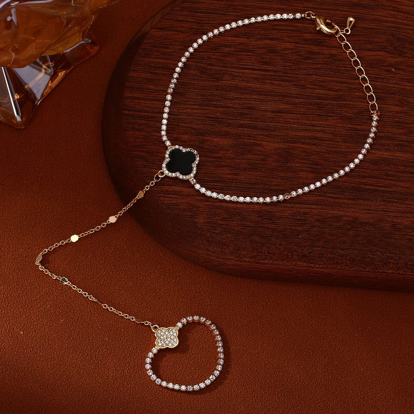 Plated Real Gold Sweet Cool Style Finger Chain Integrated Fashion Bracelet
