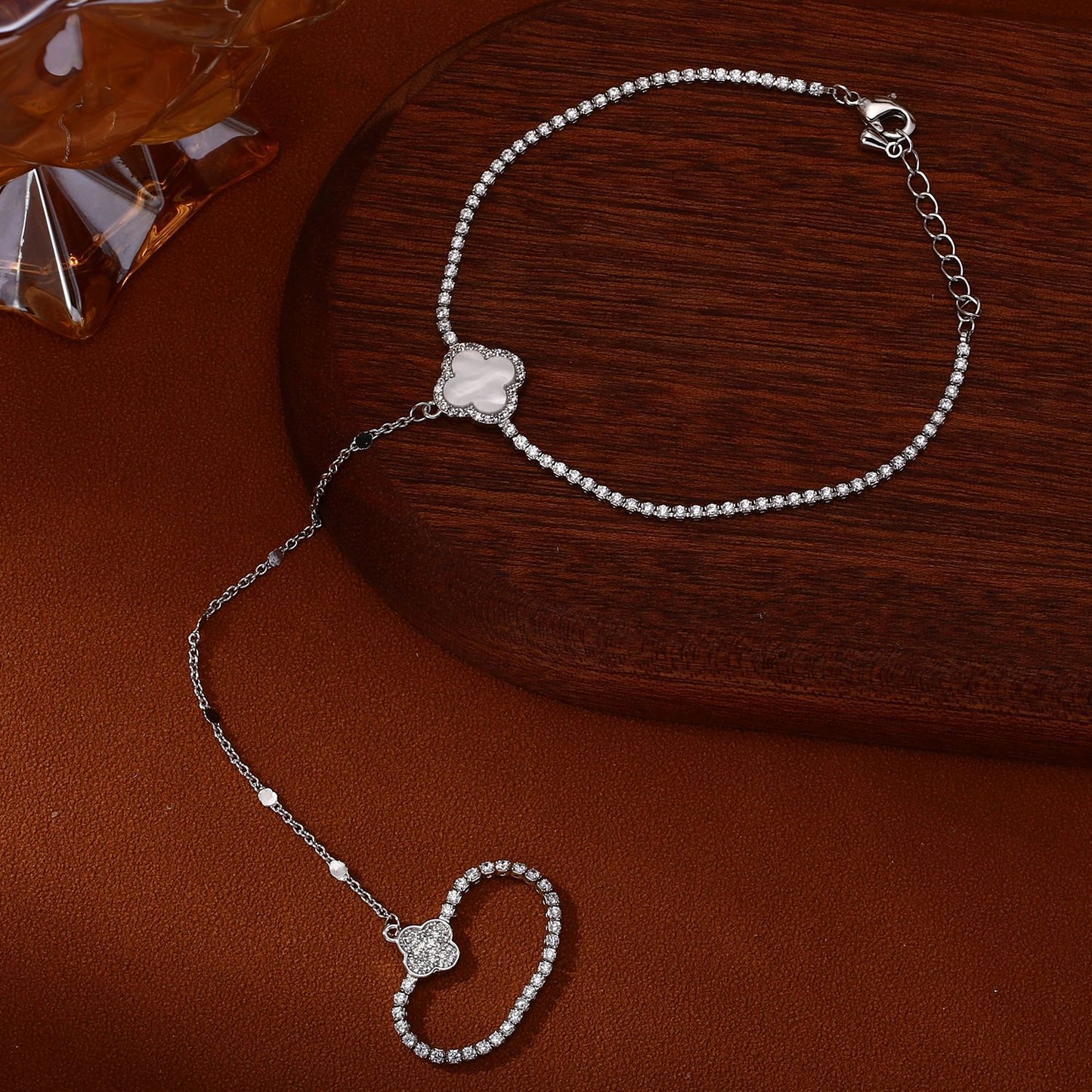 Plated Real Gold Sweet Cool Style Finger Chain Integrated Fashion Bracelet