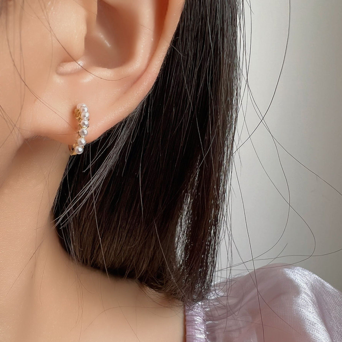 Simple Compact Pearl One-piece Mosquito Coil Ear Clip