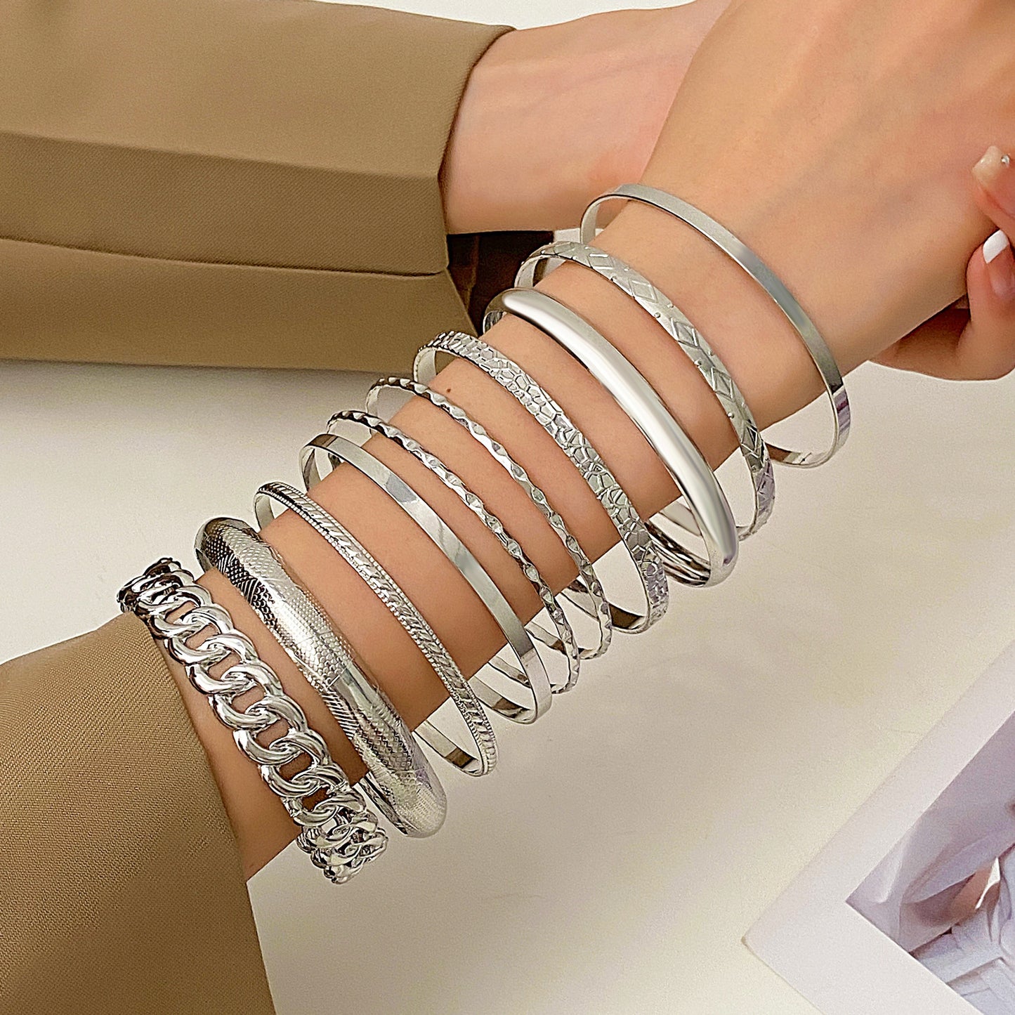 Style Alloy Vintage Wide Face Female Gold Bracelet