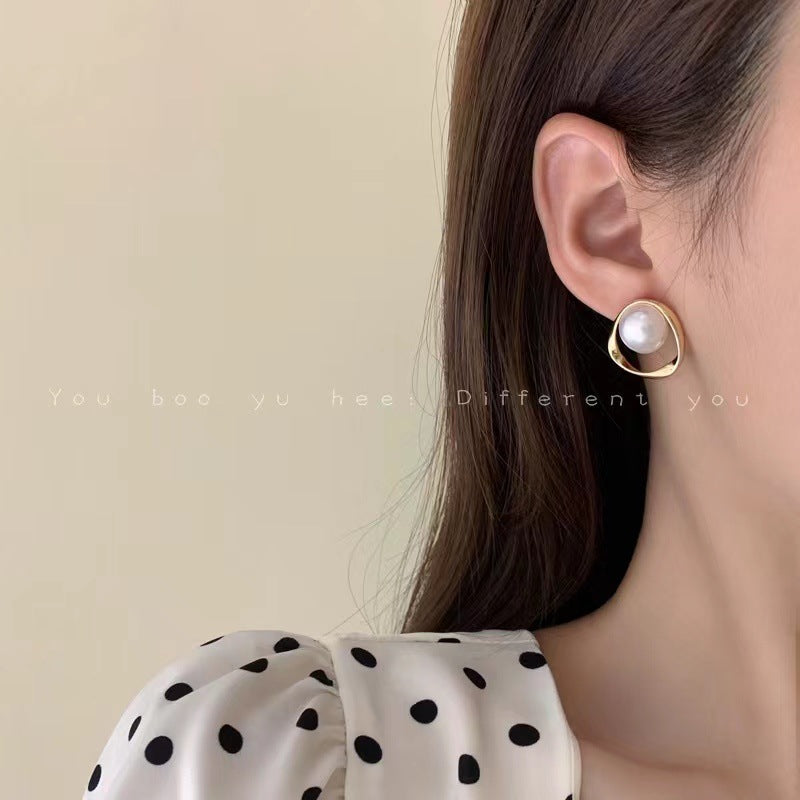 Women's Pearl French Minority High Sense Design Ear Light Earrings