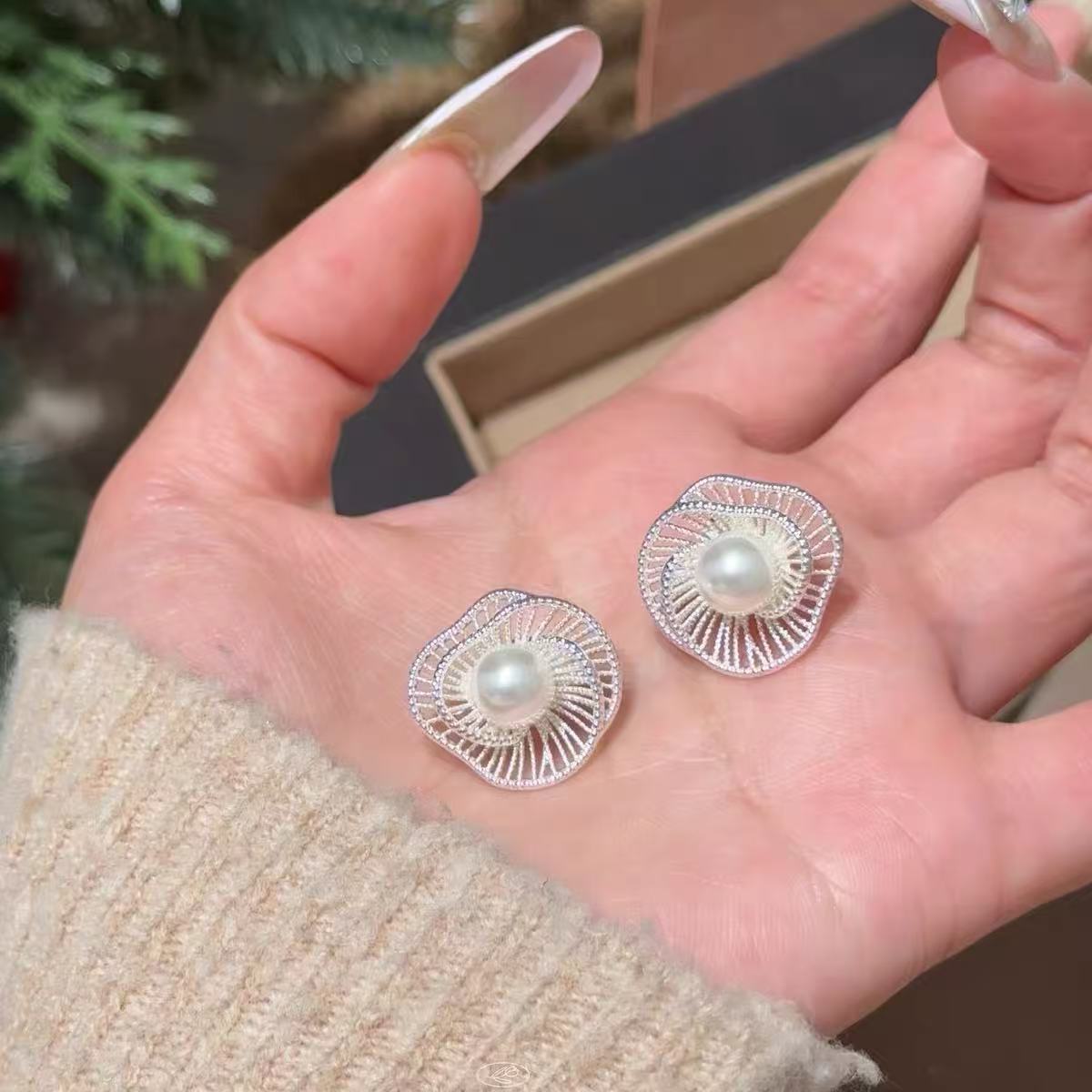 Korean Simple Hollow Pearl Flower High Sense Commute Temperament Wild Rings