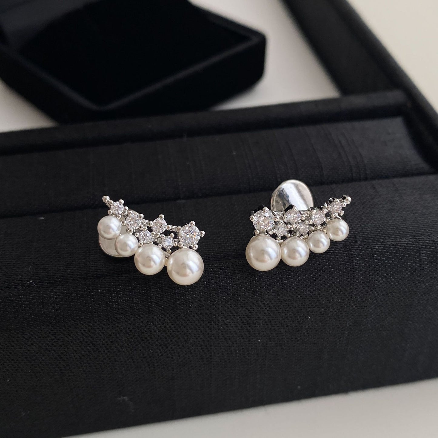 Plated Design High-grade Exquisite Asymmetric Geometric Clips Light Ear Clip