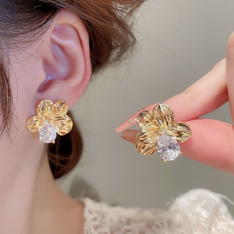 Women's Flower Niche Design Small Exquisite Gold Rings