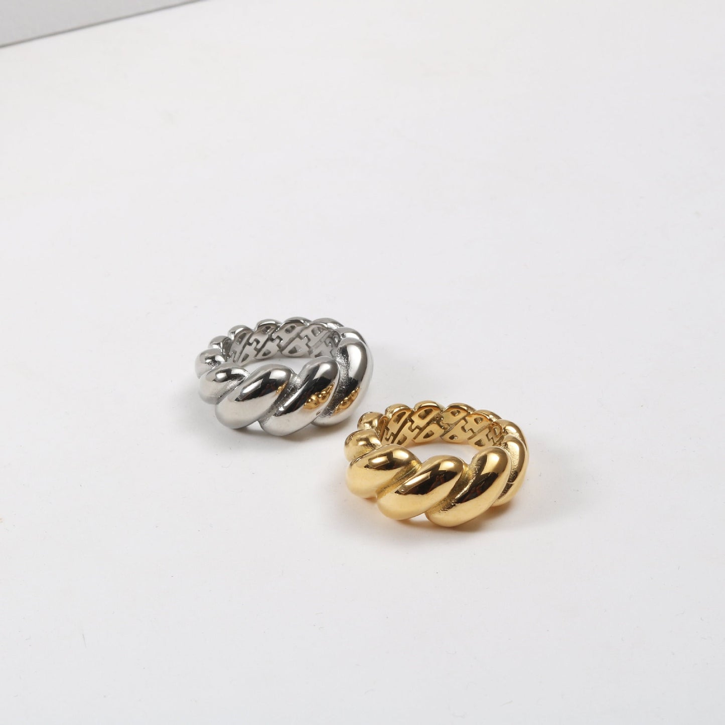 Correct Version Cold Twist Designer Design Tide Titanium Steel Gold Ring