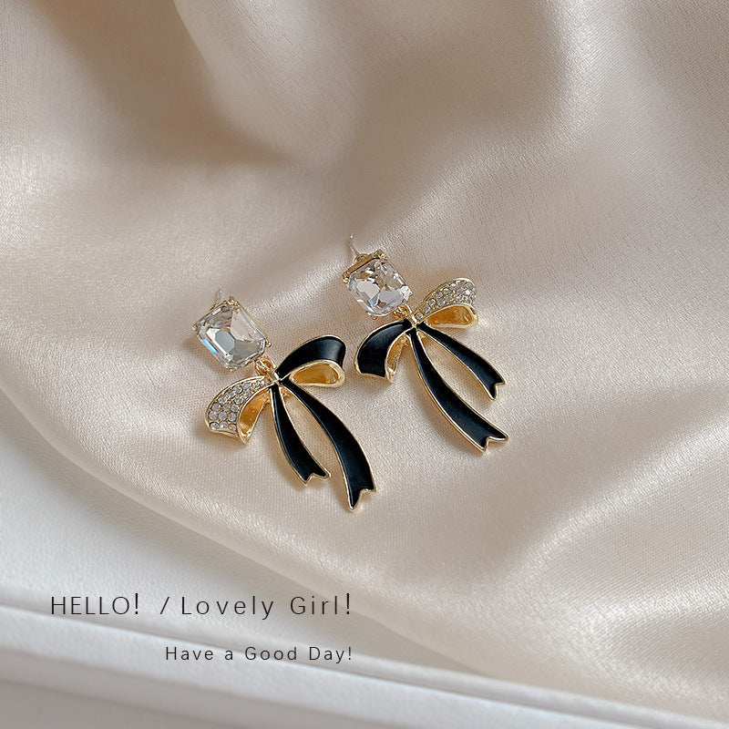 French Retro Black Camellia Fashion Minimalist Earrings