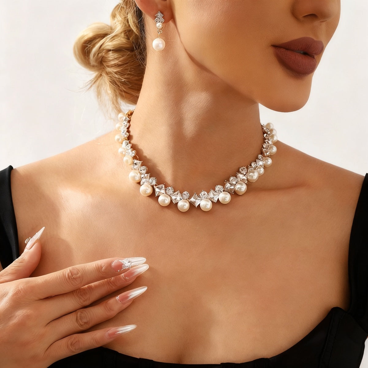 Women's Exaggerated Rhinestone Pearl Baroque Alloy Dinner Party Necklaces