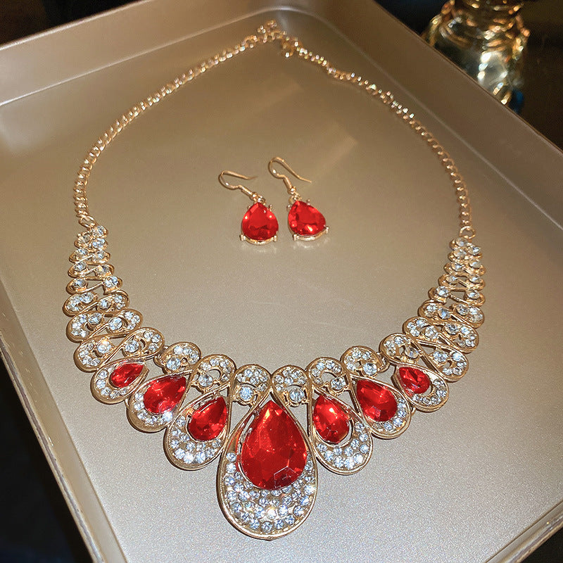 Light Luxury High-grade Zircon Niche Retro Clavicle Jewelry Set