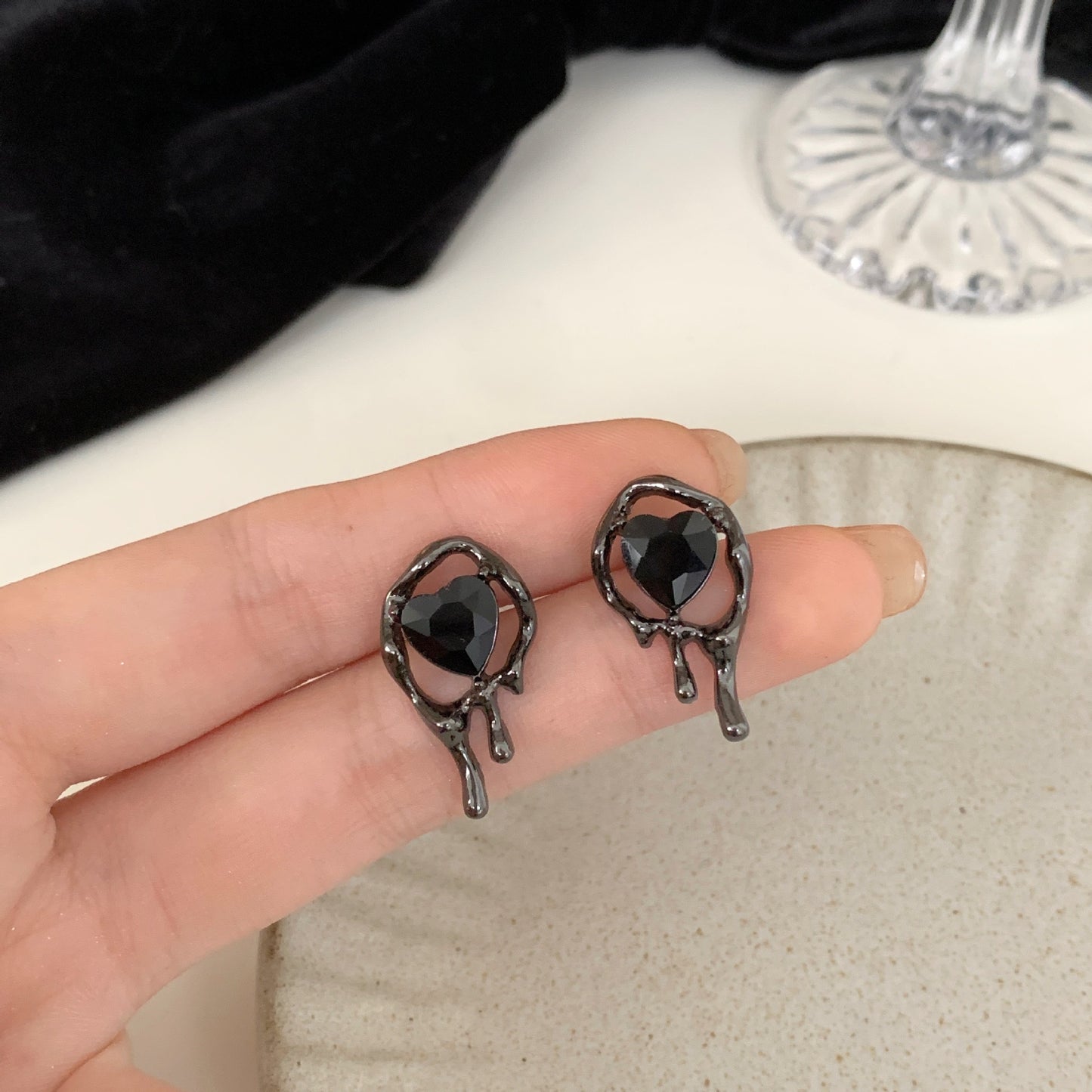 Niche Design Lava Water Drop Ear Earrings