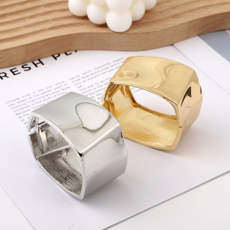 Popular Stylish Glossy Square Niche Exaggerated Symmetrical Spring Bracelet