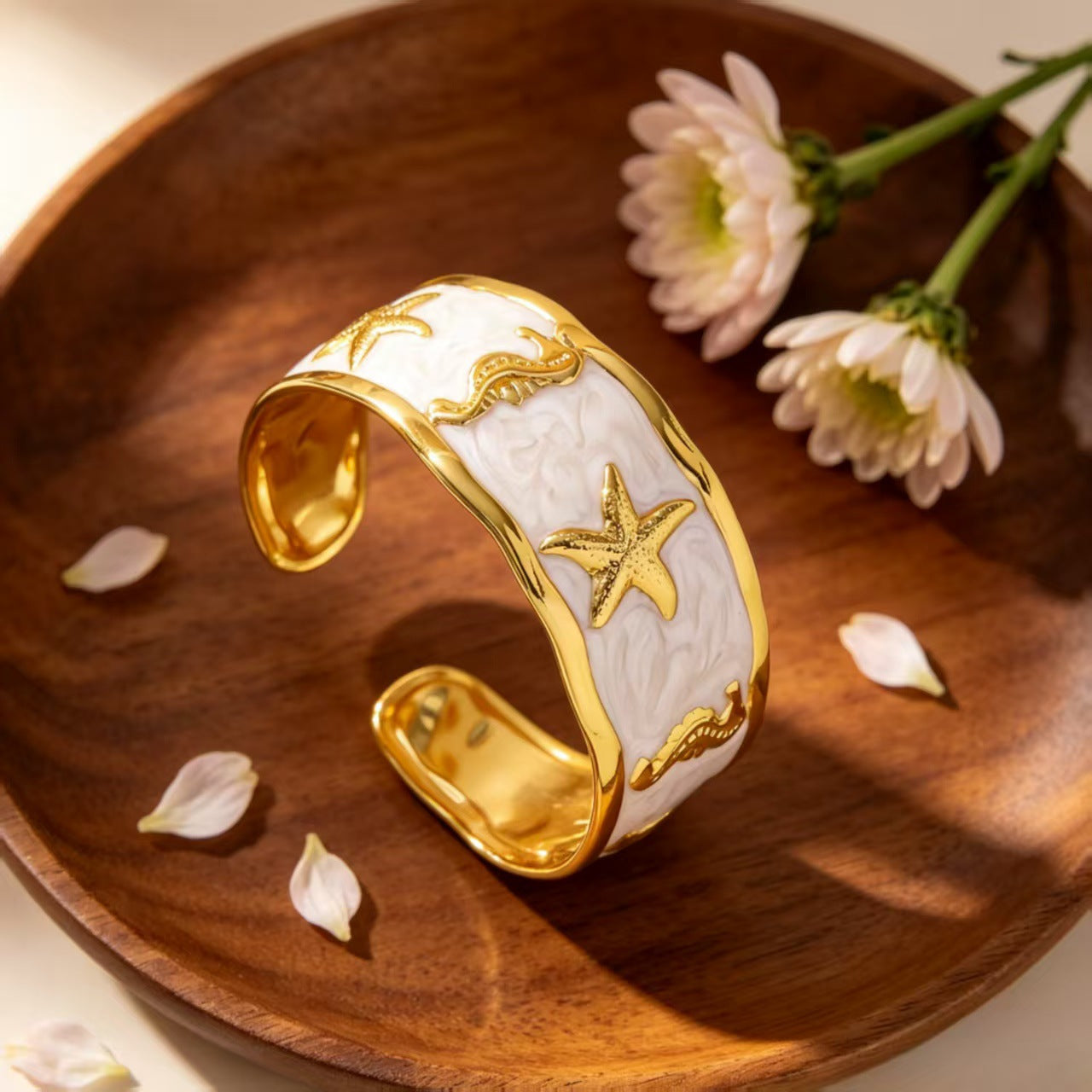French Entry Lux Dripping Starfish Seahorse Golden Edge Bracelet