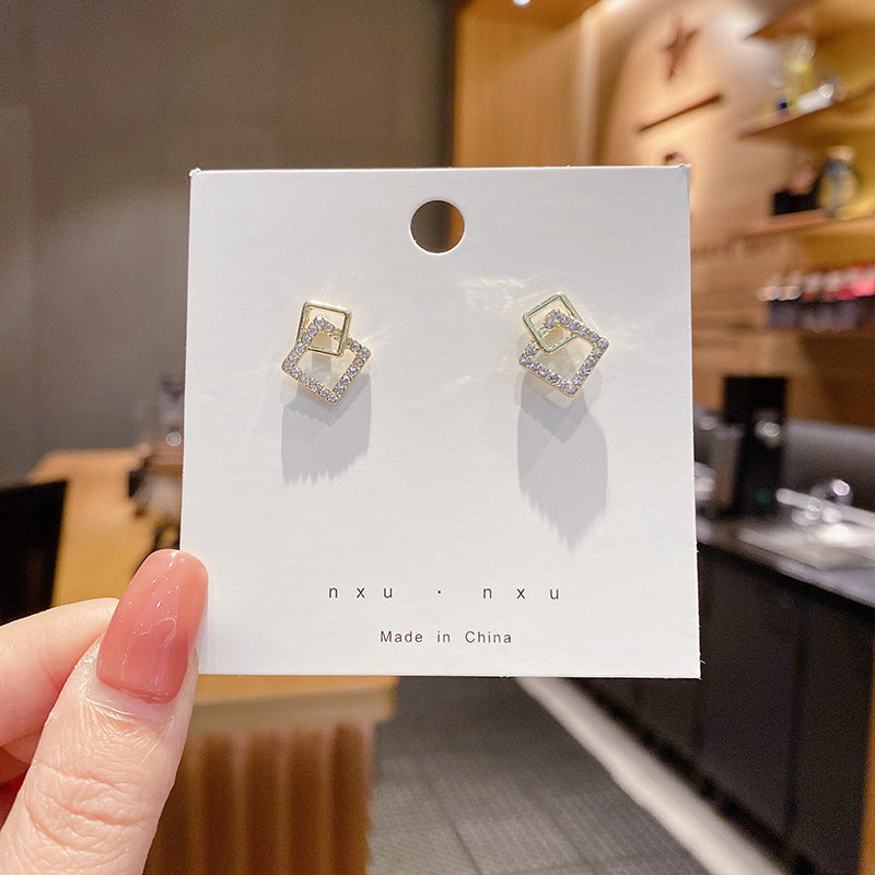 Women's Alloy Pearl Light Luxury High-grade Sense Niche Earrings