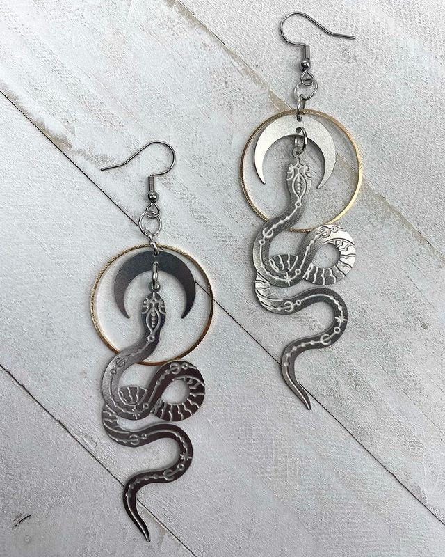 Boucles d'oreilles polyvalentes, élégantes et attrayantes, en forme de serpent et de lune dorées