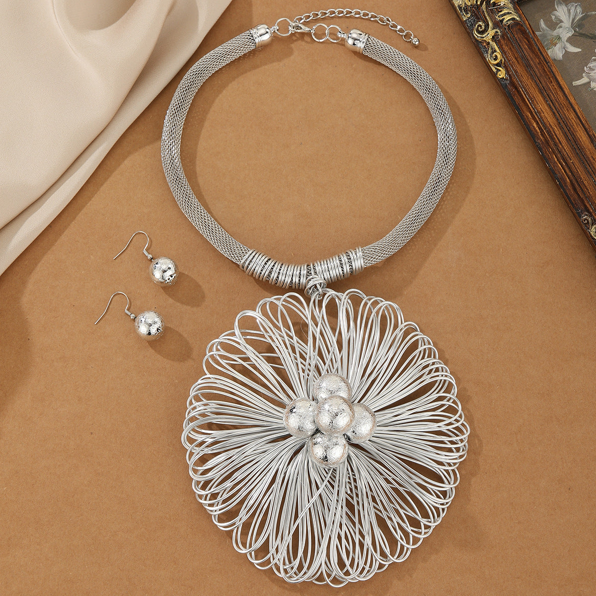 Exaggerated Aluminum Wire Large Flower Suite Jewelry Set
