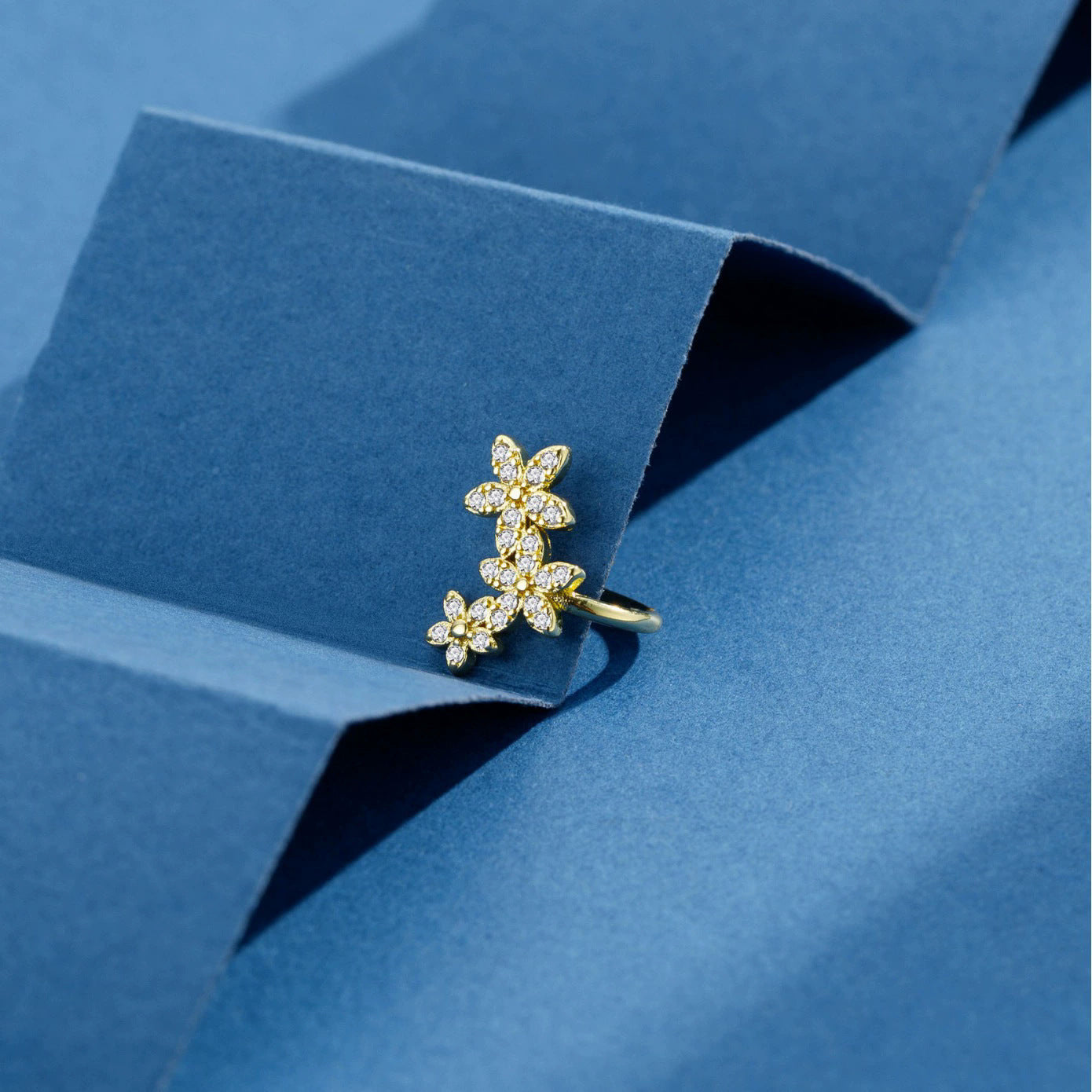 U-shaped Three Small Flowers Copper Micro Inlaid Zircon Female Ear Clip