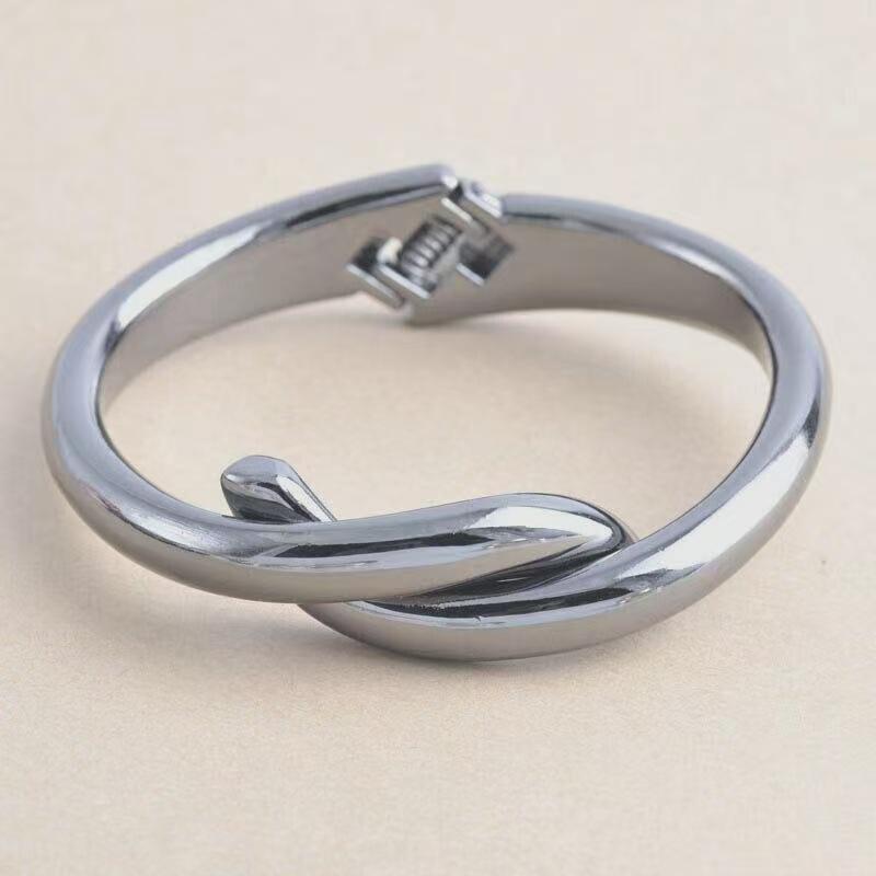 Personalized Metal Glossy Open-ended Simple Suit Bracelet