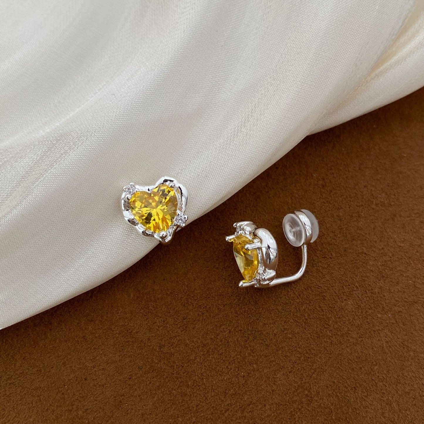 Fresh Sweet Black Agate Yellow Diamond Heart Shape Ear Clip