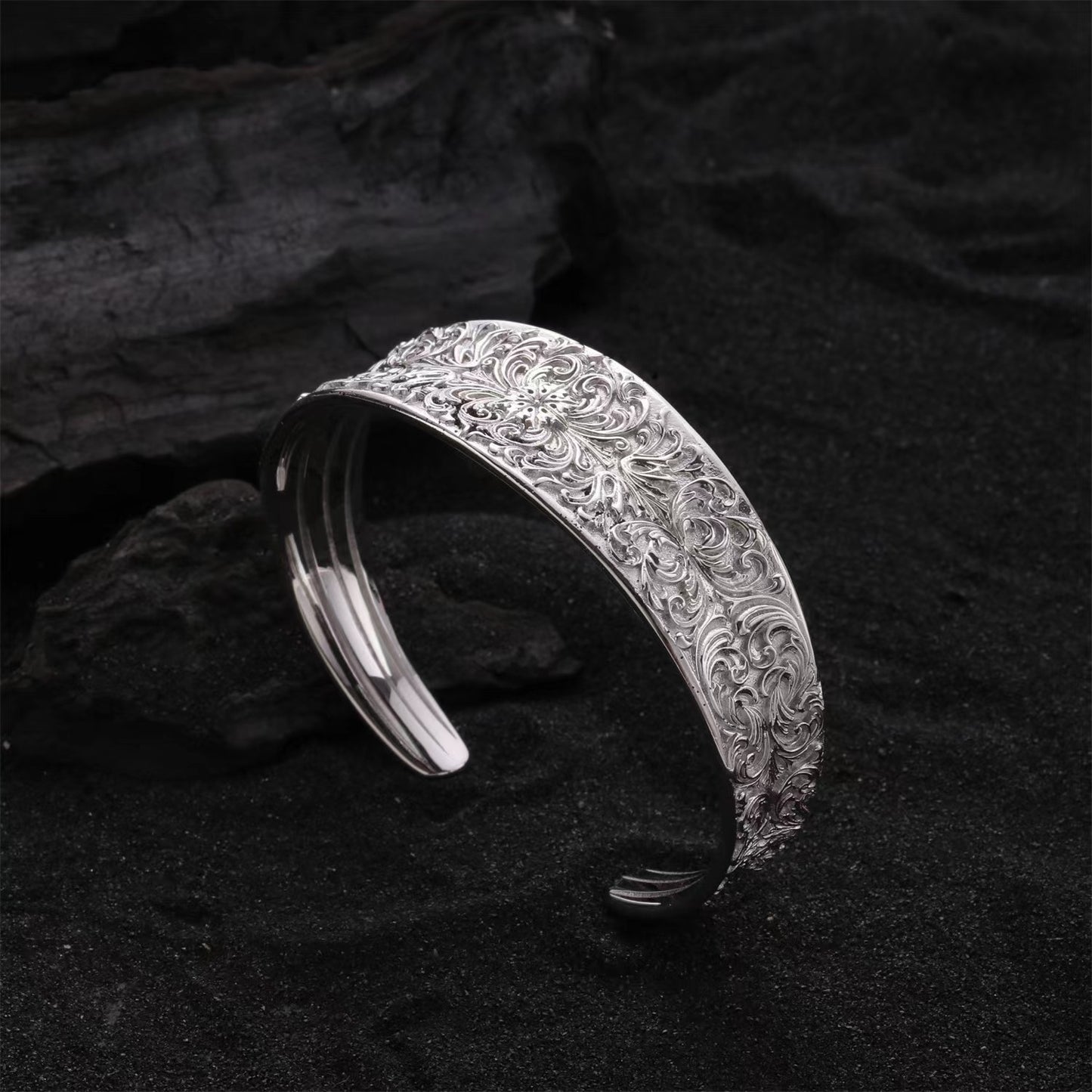 Women's Begonia Pattern Cruciate Flower Crescent Niche Design Bracelets