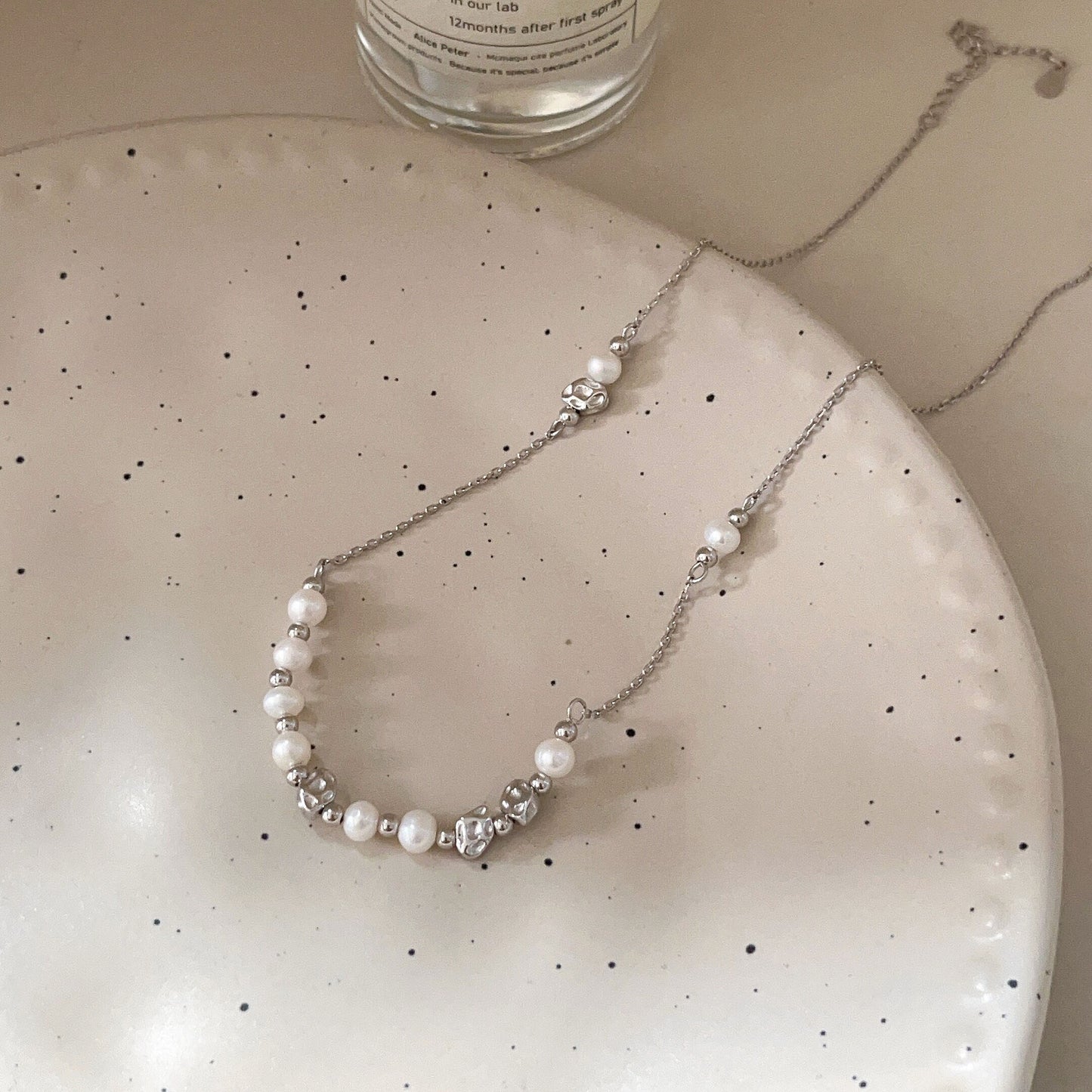 Women's Gravel With Pearl Noble Style Clavicle Necklaces