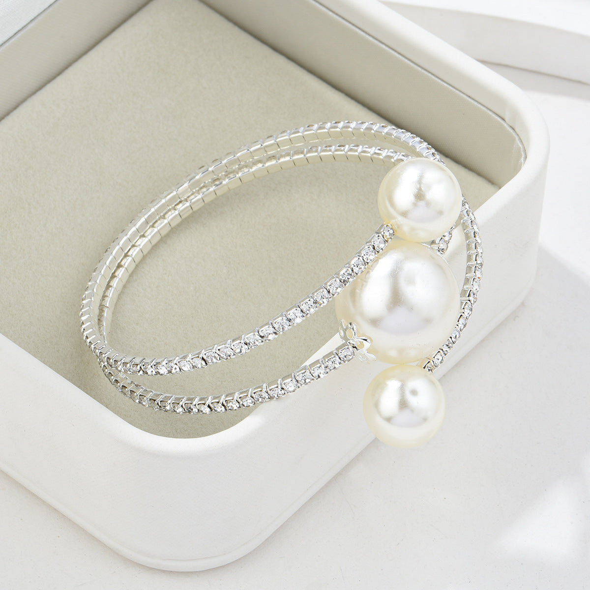 Fashion Bridal Elegant Shiny Rhinestone Pearl Single Row Hand Bracelet