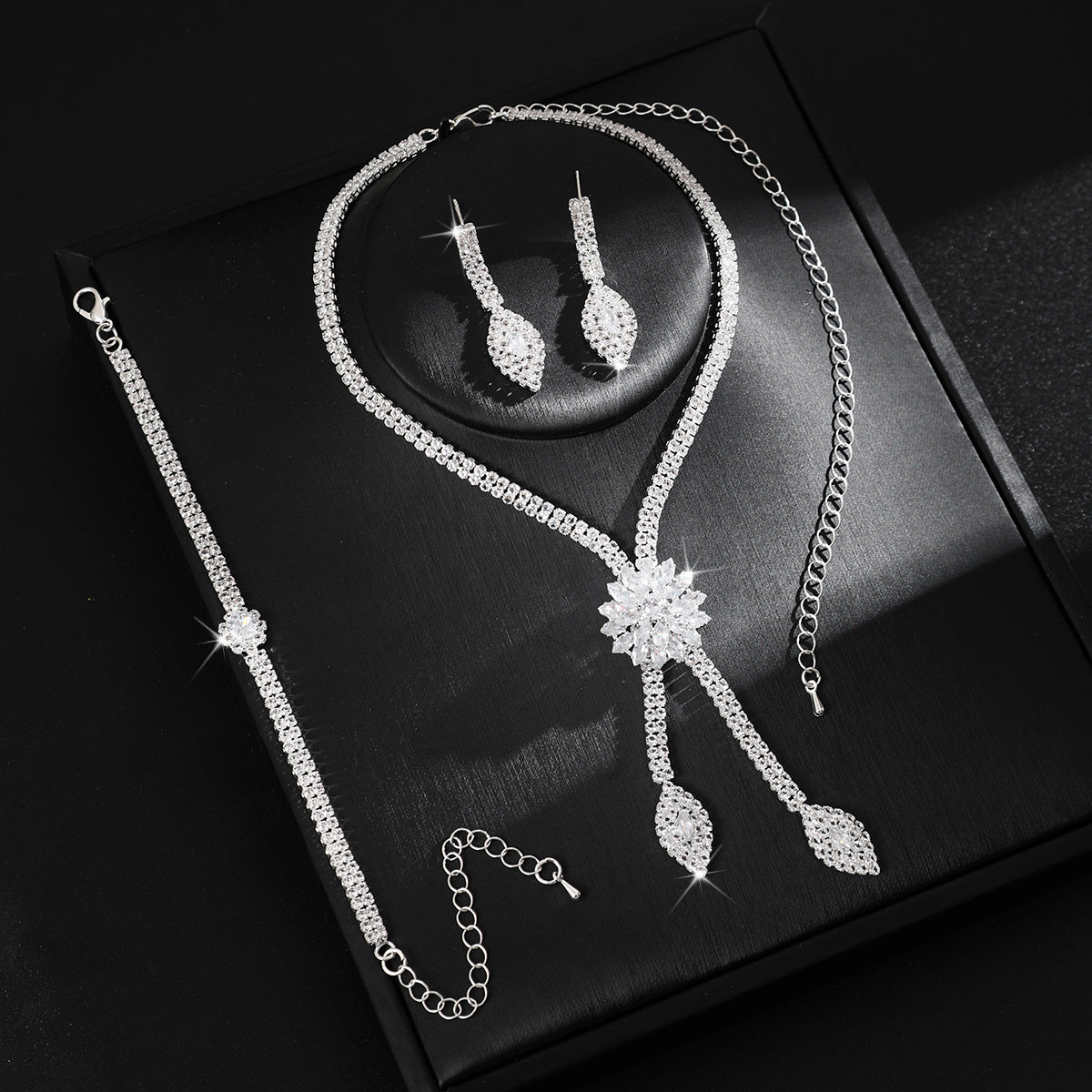 Women's Flower Rhinestone Light Luxury Bridal Wedding Graphy Necklaces