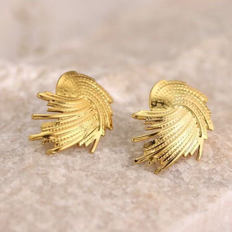 Women's Creative Stainless Steel Square Heart-shaped Pleated Stud Earrings