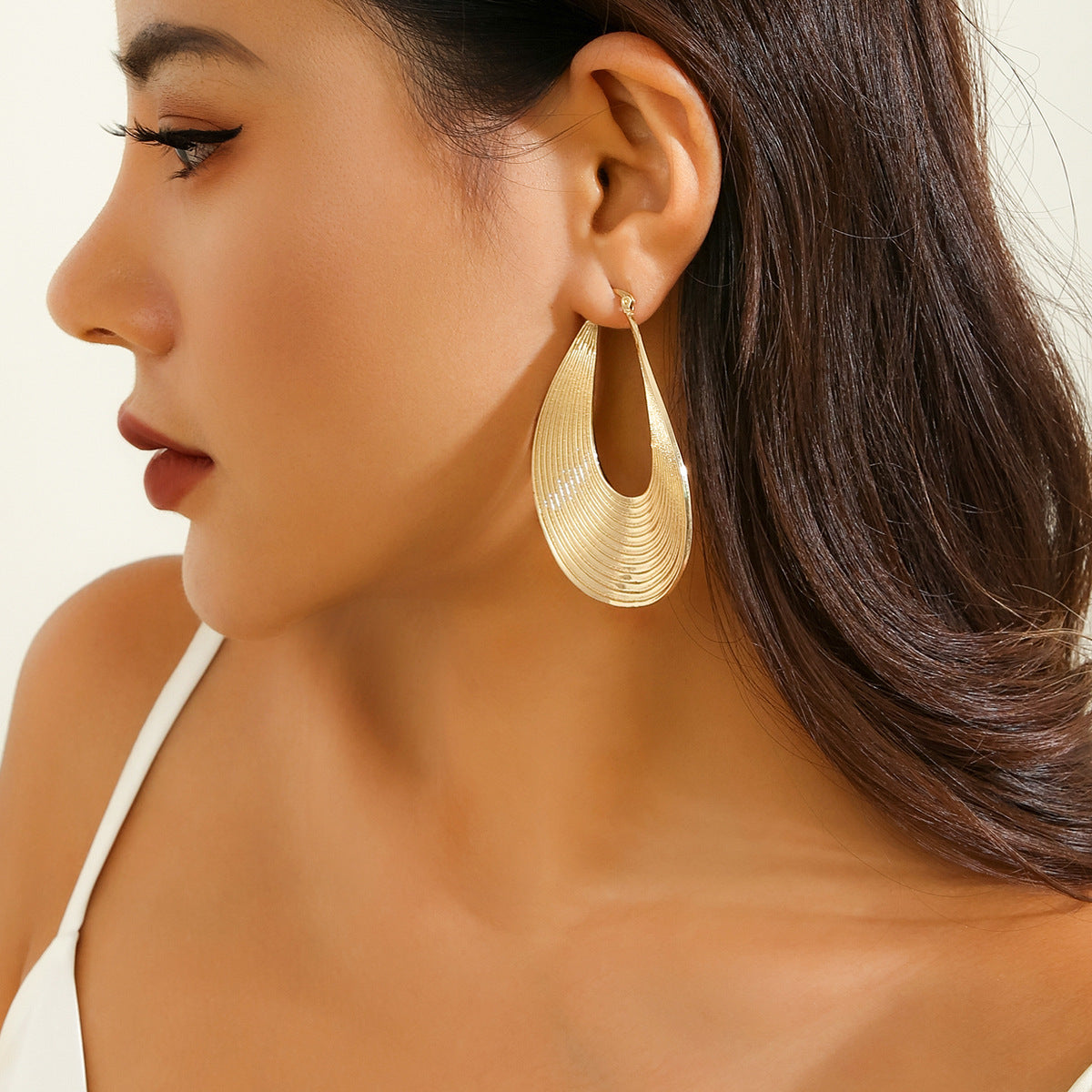 Boucles d'oreilles géométriques rétro en métal, design haut de gamme