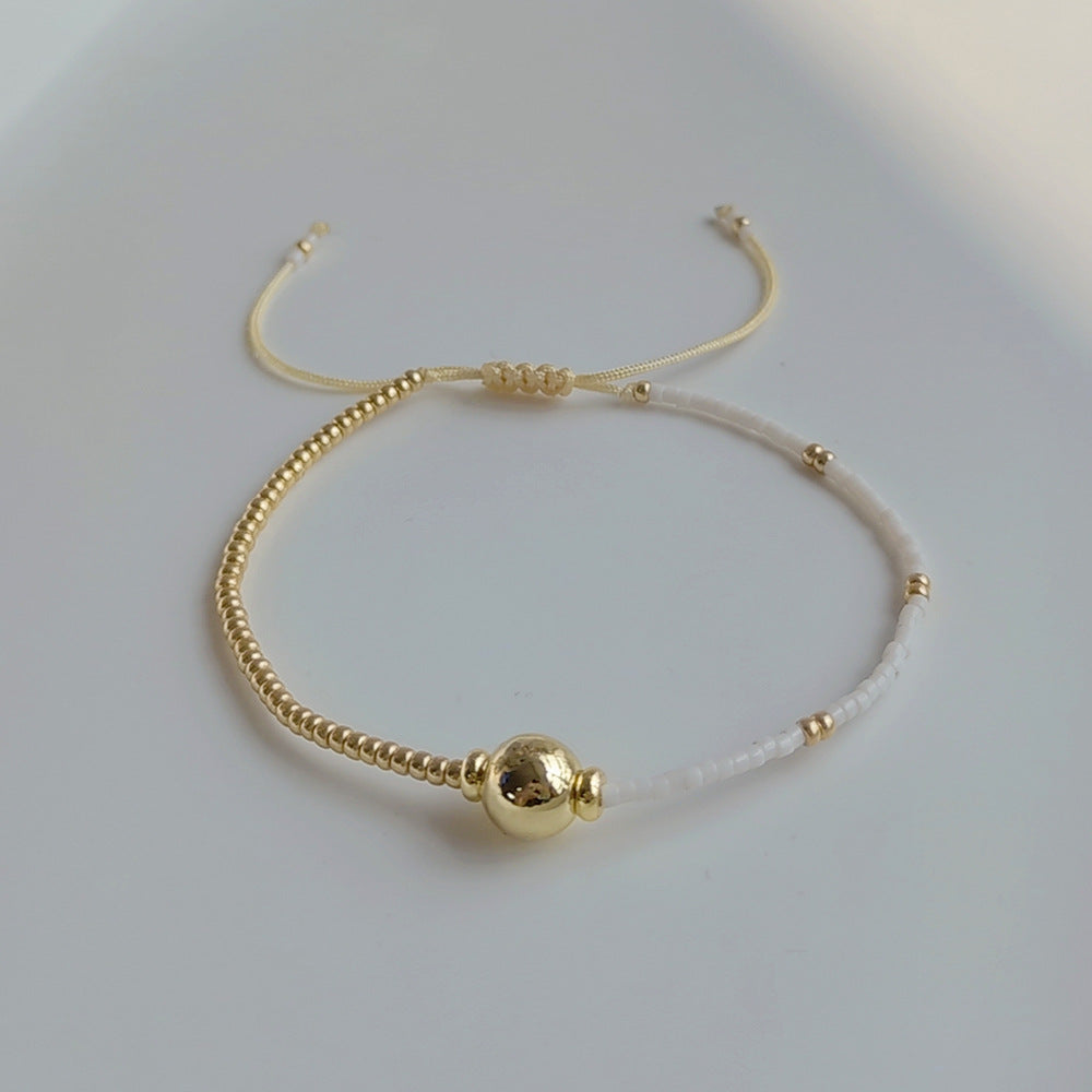 Kleine handgewebte farbige Armbänder für Damen mit zwei Perlen