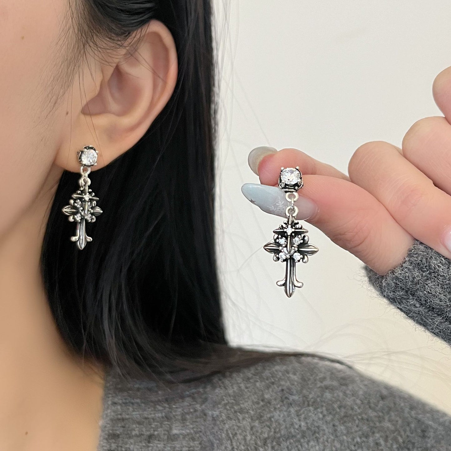 Women's Retro Distressed Cross Trendy Cold Niche Stud Earrings