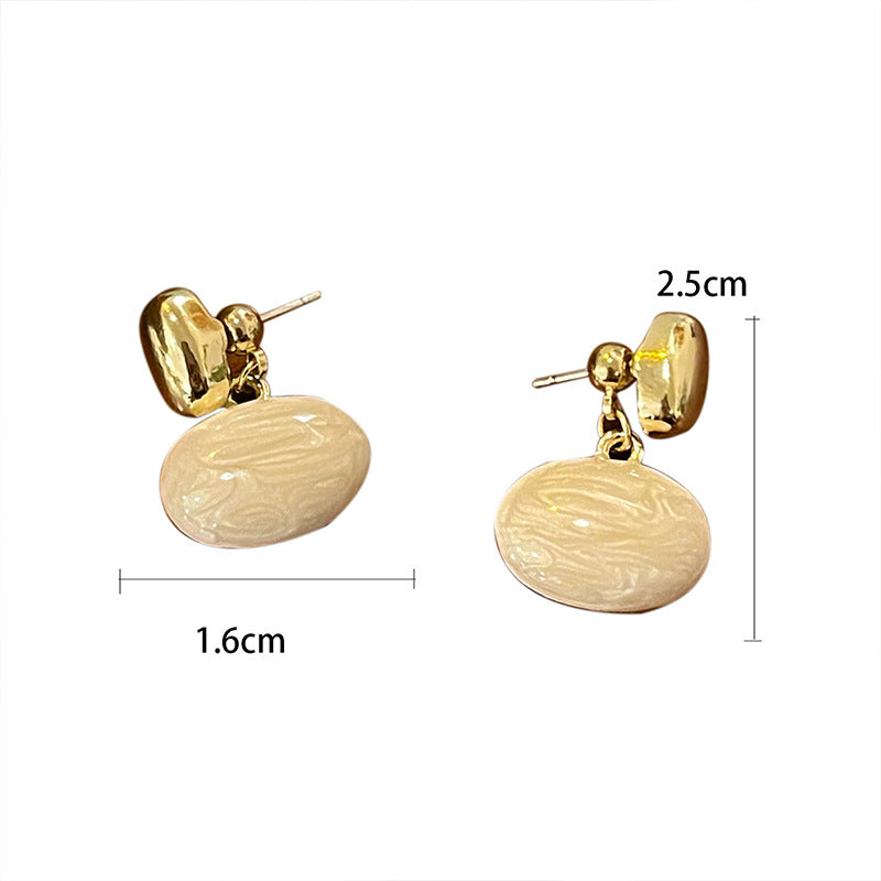 Women's French Retro Bean-shaped Small And Simple Fashion Earrings