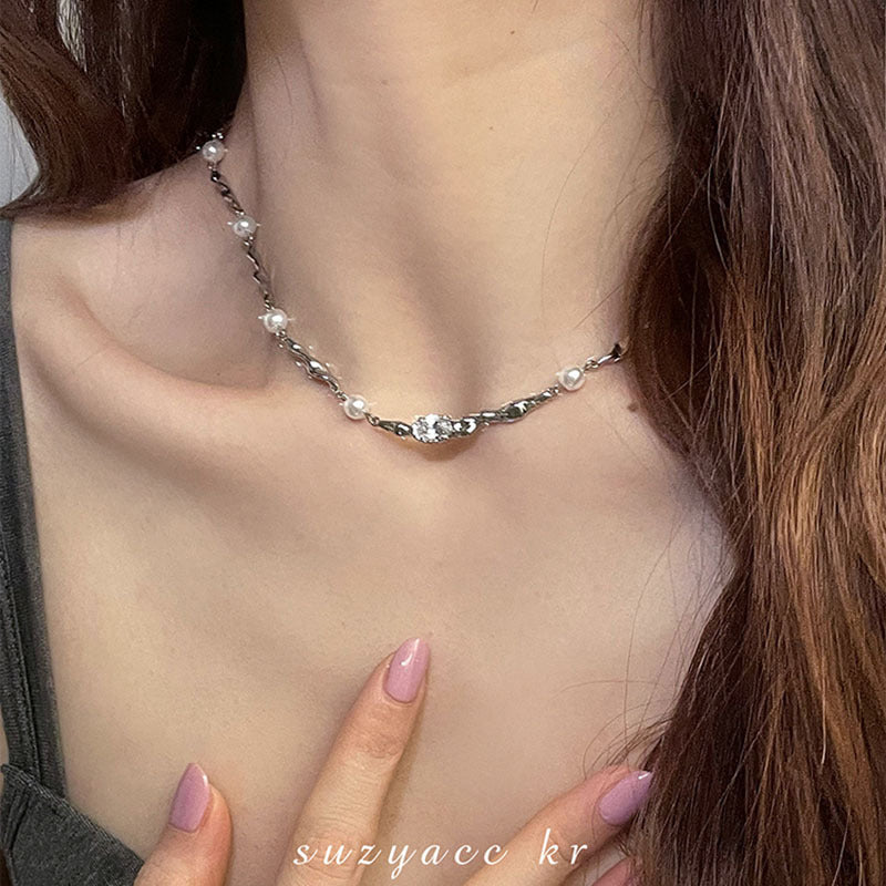 Light Luxury Minority Sweet Cool Pearl Rhinestone Female Design Personality Necklaces