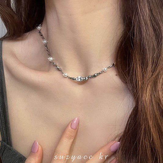 Light Luxury Minority Sweet Cool Pearl Rhinestone Female Design Personality Necklaces