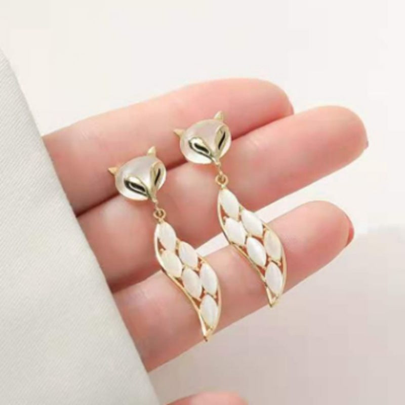 Women's Fashionable Elegant Cat Eye Rhombus Slimming Earrings